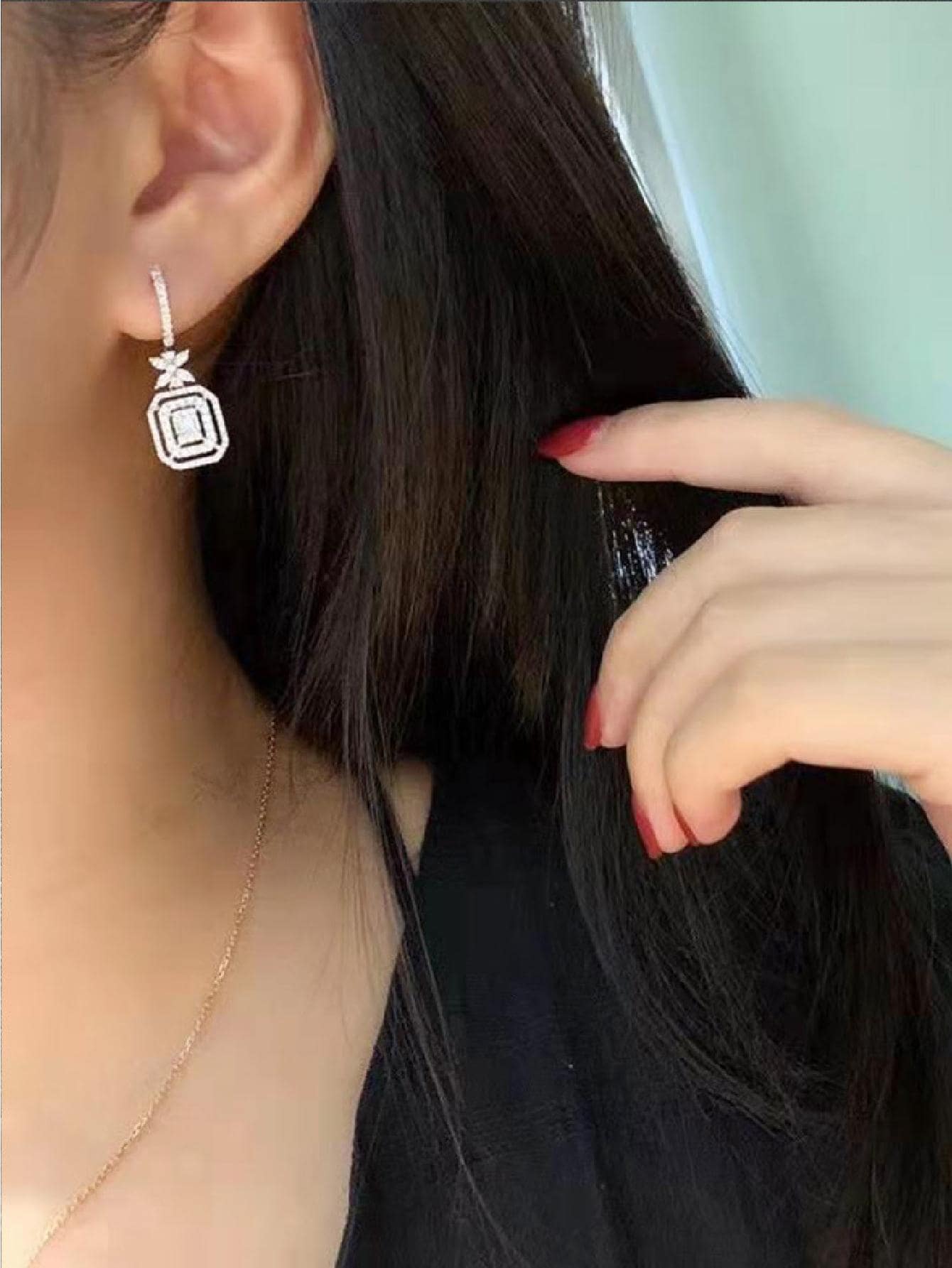 SHEIN زوج أقراط مكعبة مزينة بزركونيا