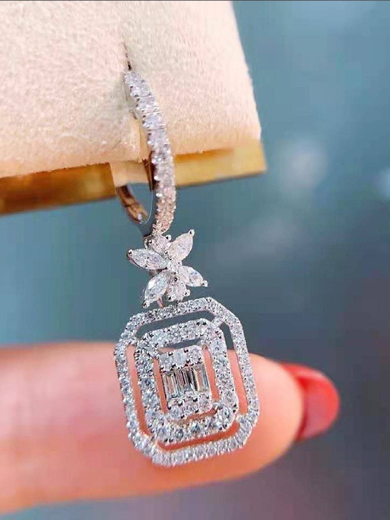 SHEIN زوج أقراط مكعبة مزينة بزركونيا