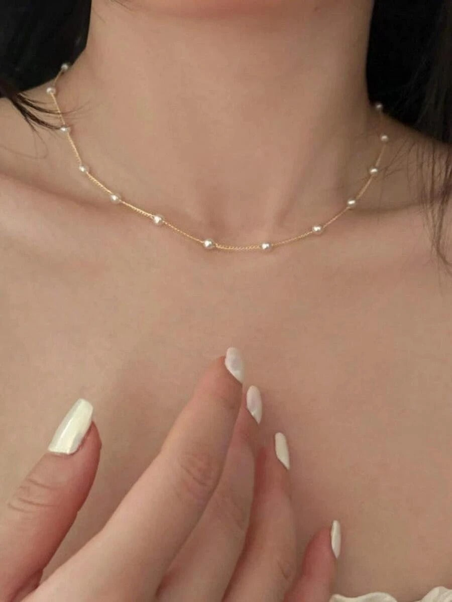 SHEIN قلادة مزخرفة باللؤلؤ الصناعي