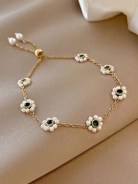 SHEIN سوار لؤلؤ وزهور فولاذ مع أحجار كريمة