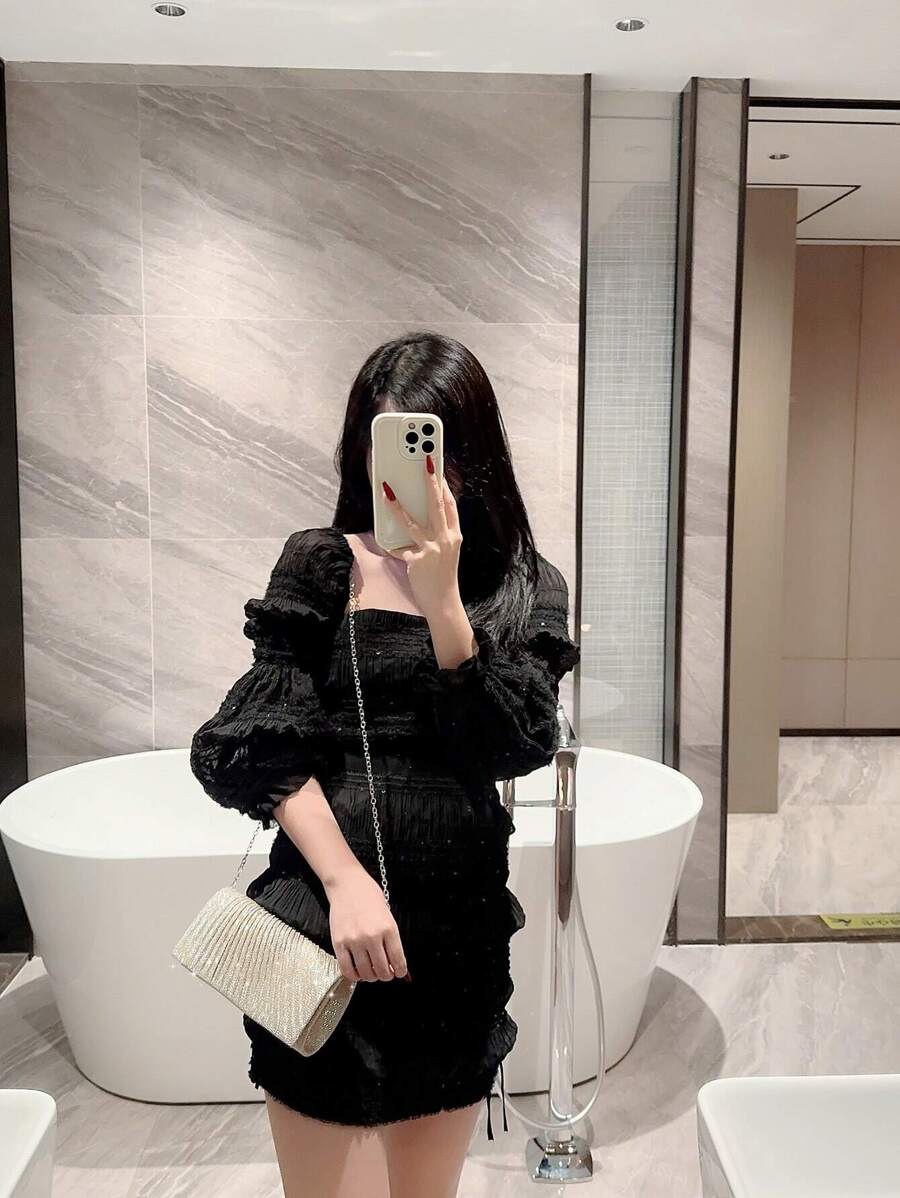 SHEIN حقيبة دلو ذهبية مزينة براينستون