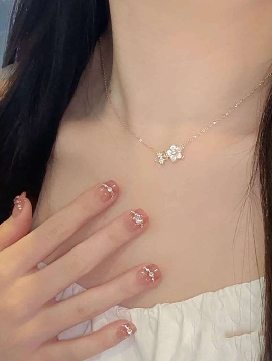 SHEIN قلادة زهرة الكرز أنيقة بتصميم فريد