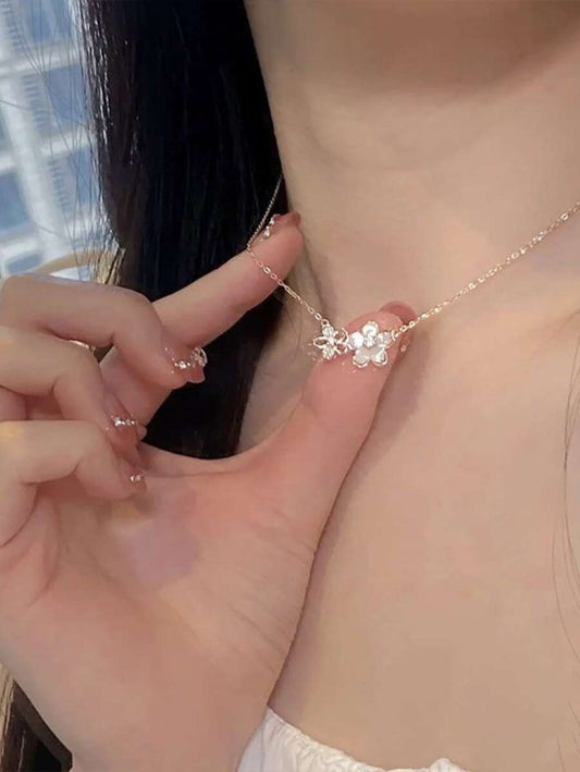 SHEIN قلادة زهرة الكرز أنيقة بتصميم فريد