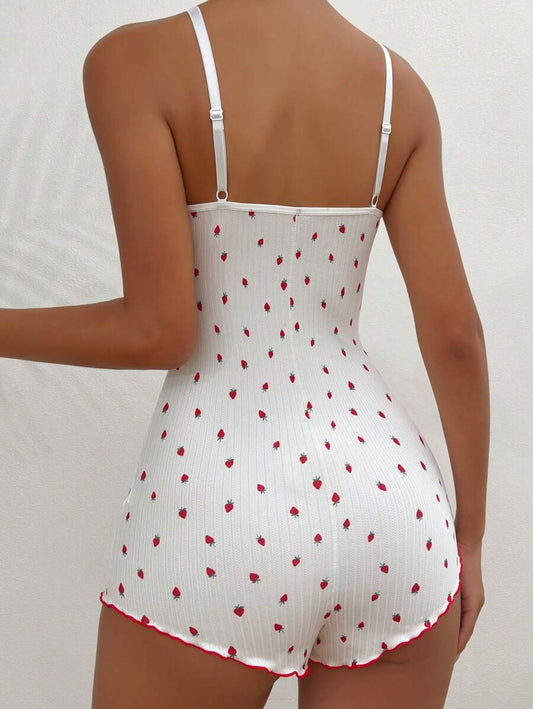 SHEIN CottageSlumber رومبير أبيض قصير بطبعة فراولة وحواف خس