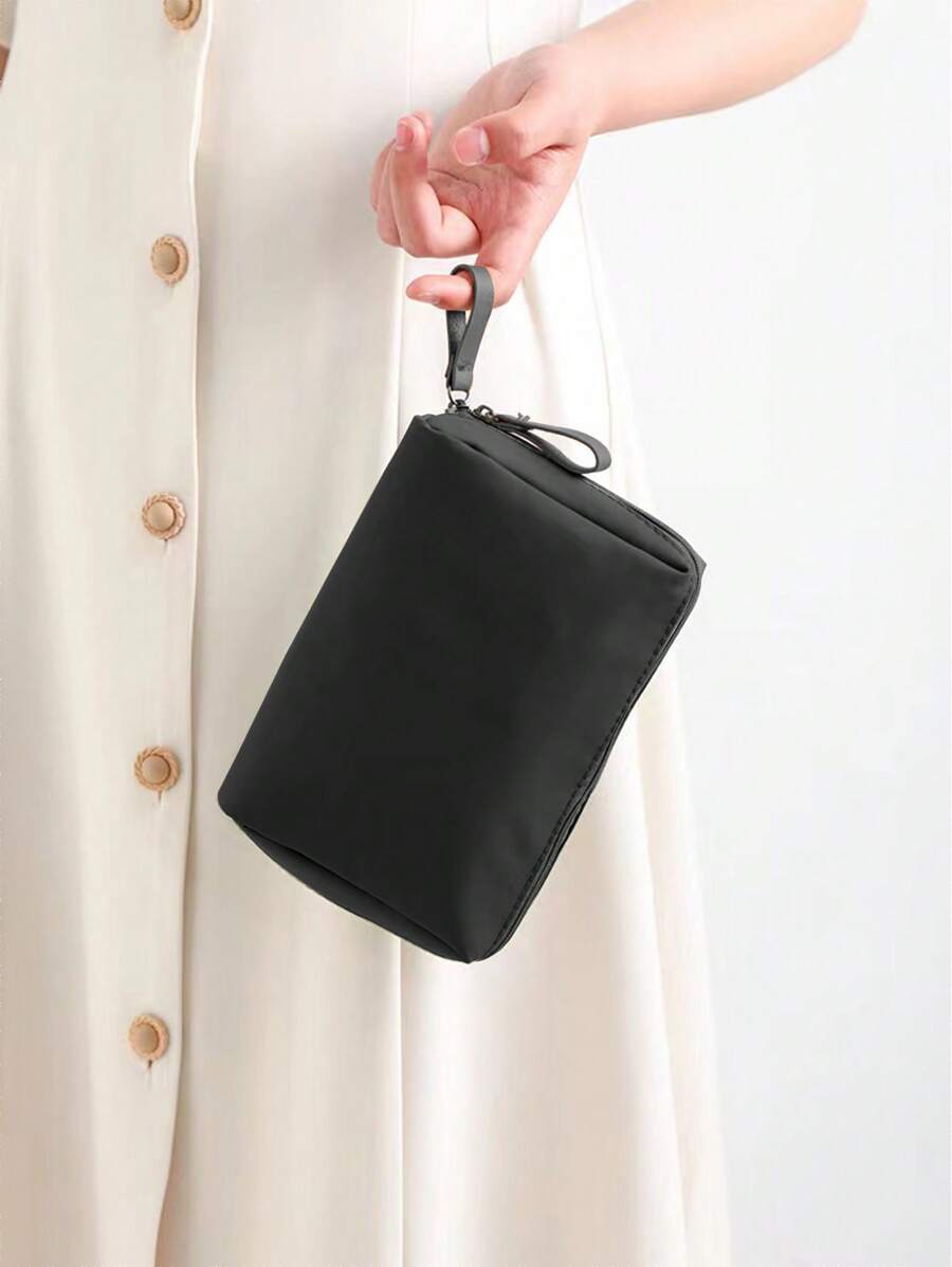 SHEIN حقيبة مكياج سوداء مع حامل أحمر شفاه