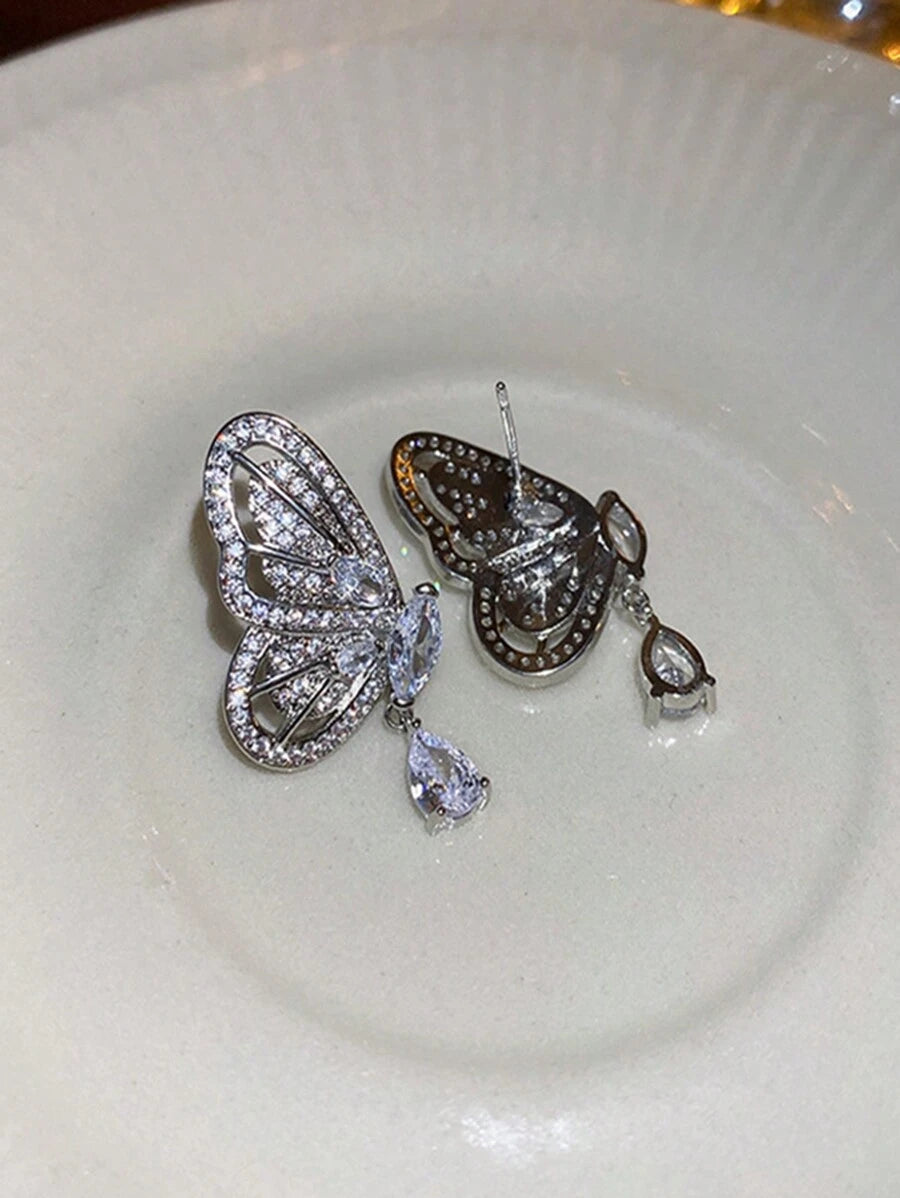 SHEIN زوج أقراط فراشة فضية ودمعة معلقة