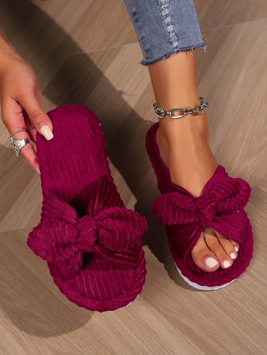 SHEIN شبشب منزلي بفتحة أصابع وفيونكة حمراء