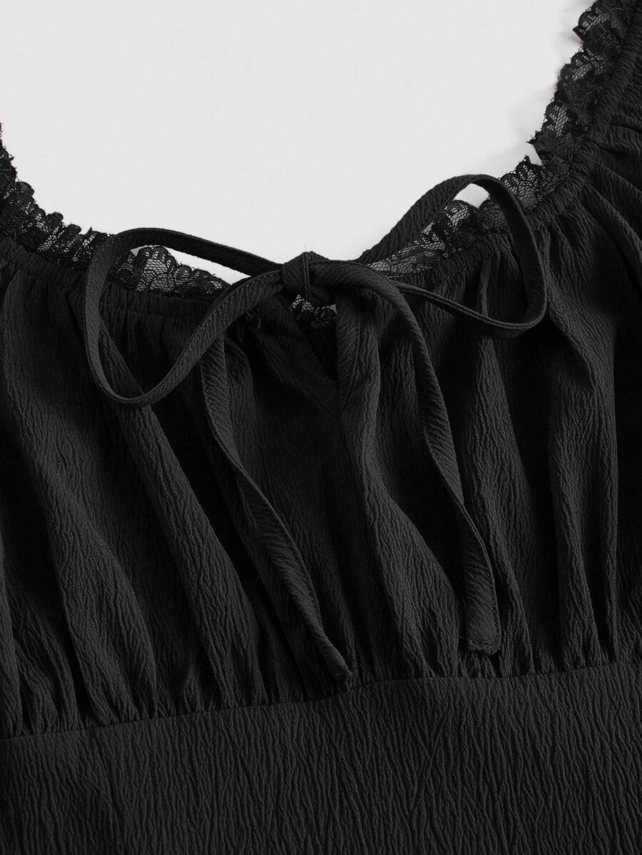 SHEIN MOD فستان أسود سادة بتفاصيل دانتيل وطيات في الصدر