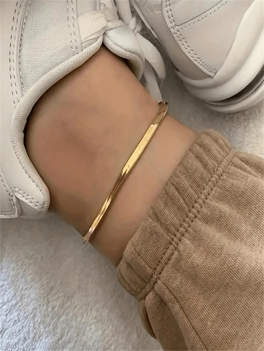SHEIN سلسلة كاحل فولاذية ذهبية بشكل شفرة