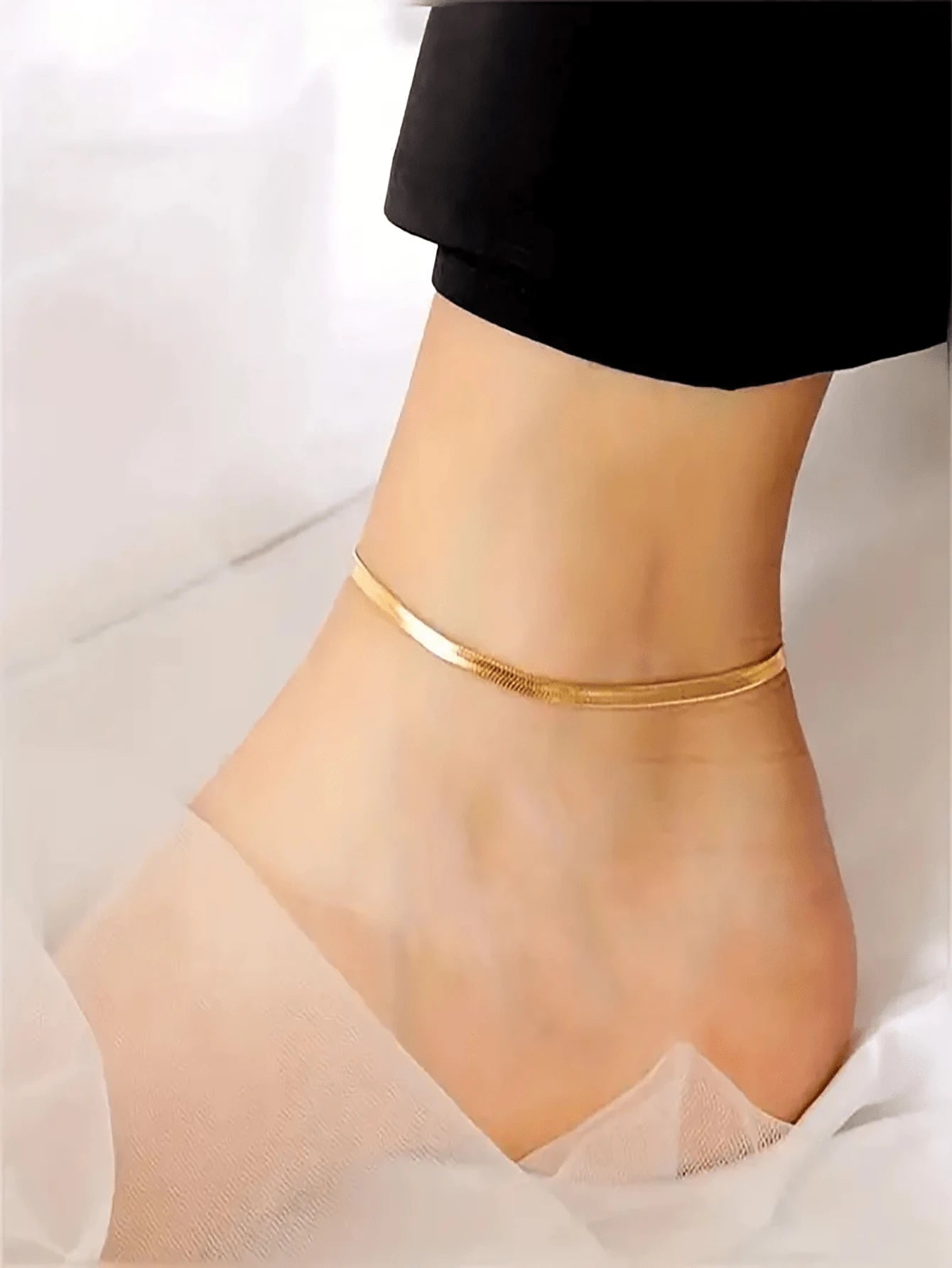 SHEIN سلسلة كاحل فولاذية ذهبية بشكل شفرة