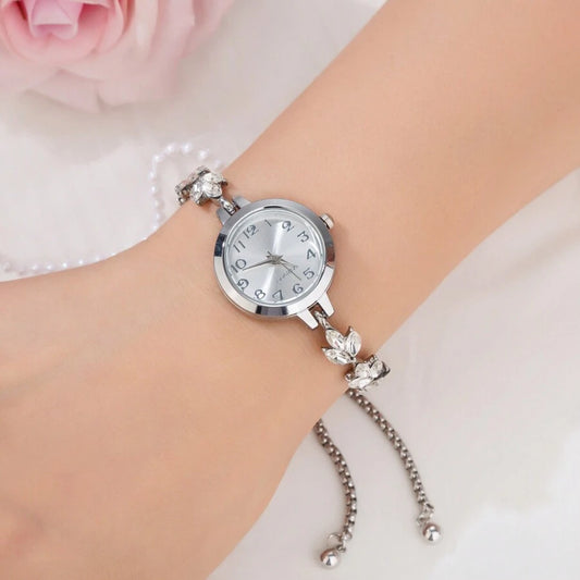 SHEIN ساعة نسائية كوارتز بقرص صغير بشكل ورقة