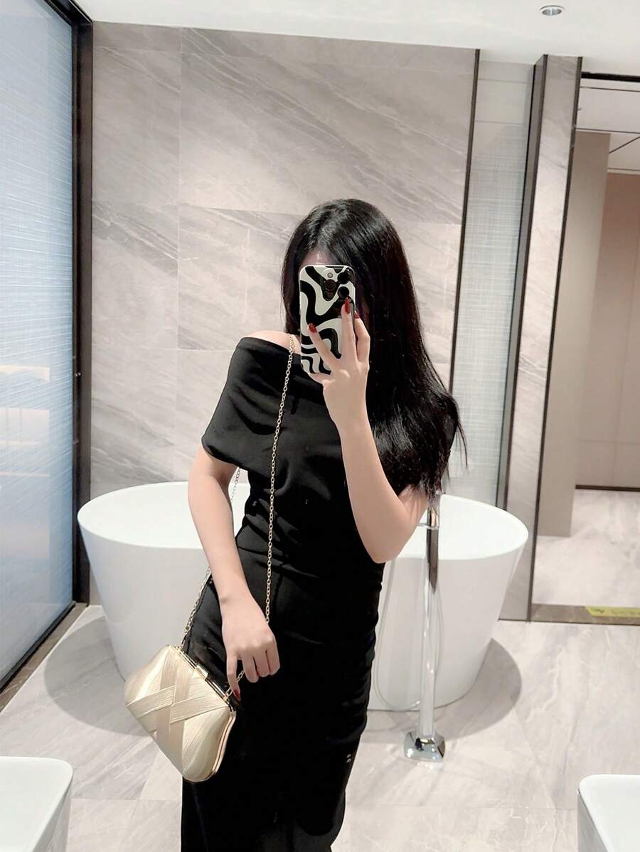 SHEIN حقيبة دلو ذهبية صغيرة مزينة بالراين وخرز بسحاب للحفلات