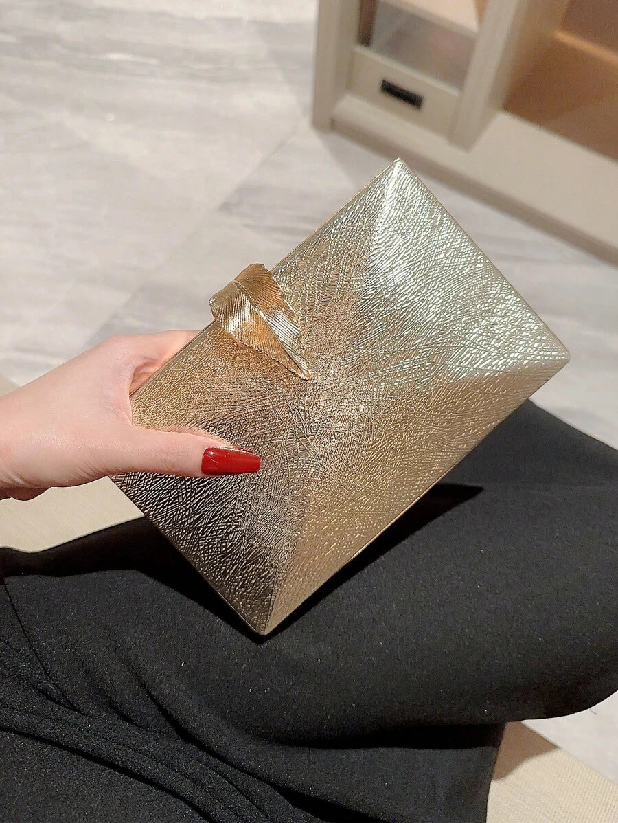 SHEIN Moonlit EveBag حقيبة صندوقية معدنية براقة بقفل بشكل ورقة