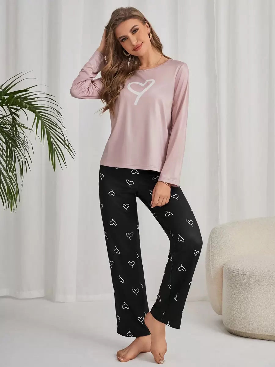 SHEIN طقم بيجامة تي شيرت وبنطلون مطبوع بالقلوب