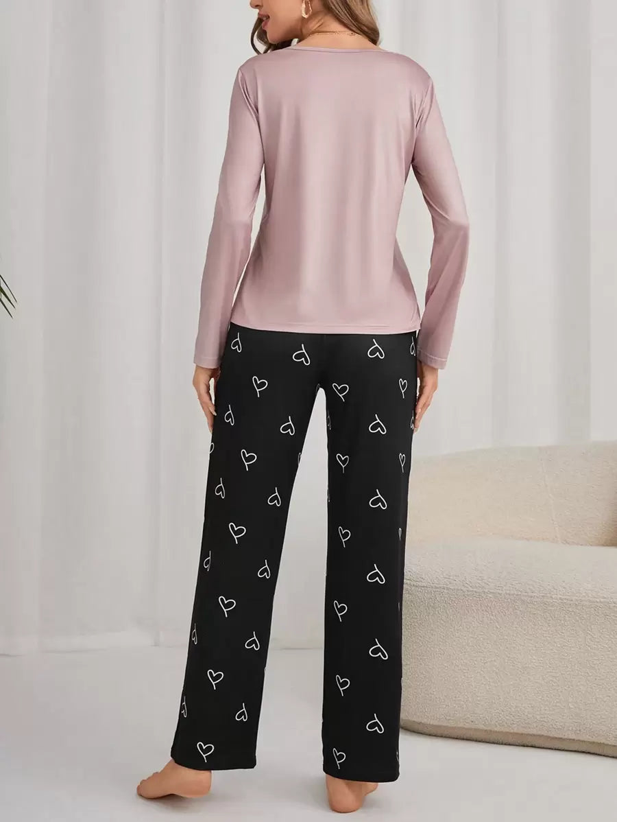SHEIN طقم بيجامة تي شيرت وبنطلون مطبوع بالقلوب