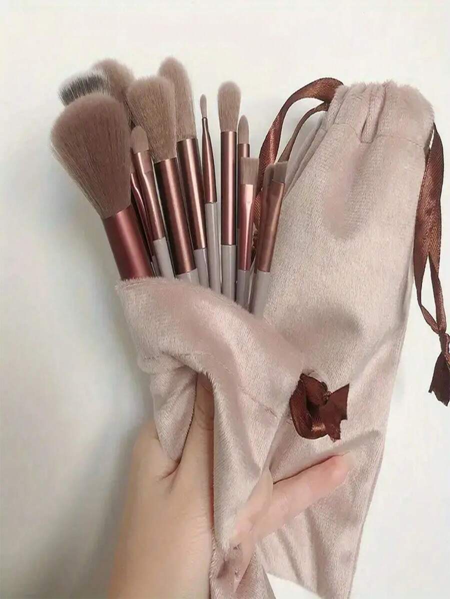 SHEIN مجموعة فرش مكياج 13 قطعة مع حقيبة ناعمة للعيون والخدين