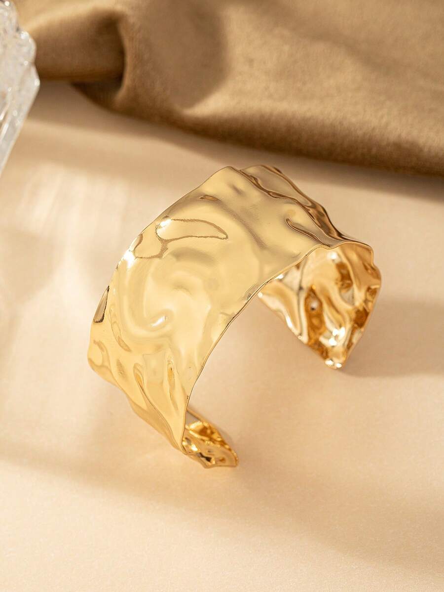 SHEIN سوار معصم ذهبي عريض بتصميم موجي