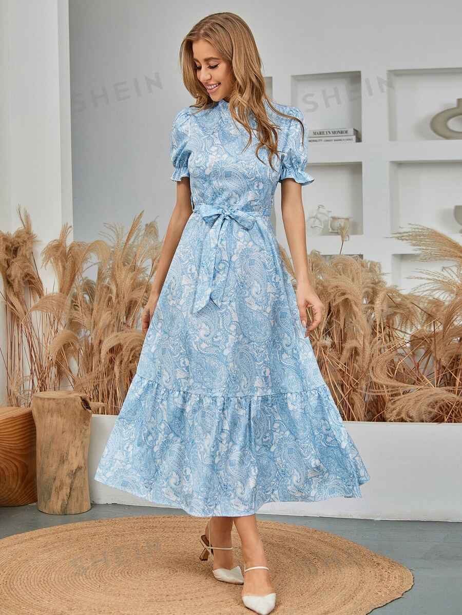 SHEIN Mulvari فستان بطبعة البيزلي وحزام على الخصر وحاشية متموجة
