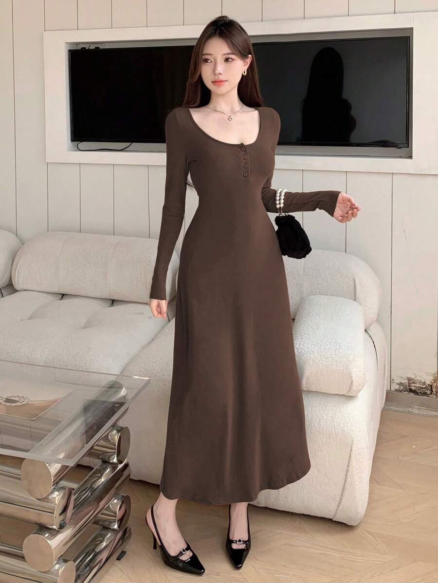SHEIN DAZY فستان بني بأزرار أمامية وأكمام طويلة