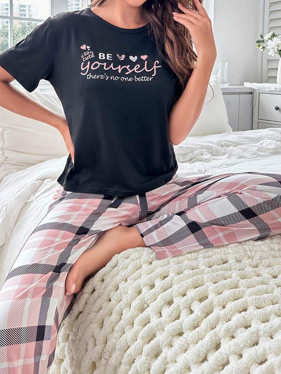 SHEIN طقم بيجامة 2 قطعة قميص مطبوع بحروف وسروال منقوش