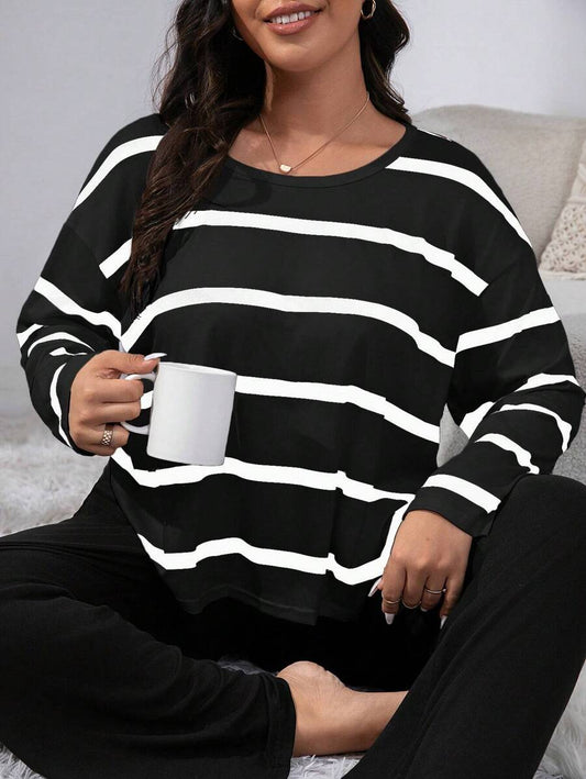 SHEIN بيجامة سوداء بلوزة مخططة وبنطال مستقيم