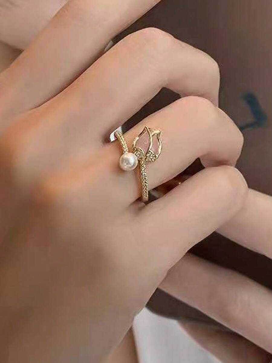 SHEIN خاتم مطلي ذهب بتصميم برعم الزنبق وردي مزين ببلورات