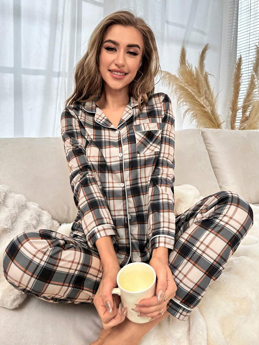 SHEIN طقم بيجامة بنقشة مربعات وخطوط متباينة