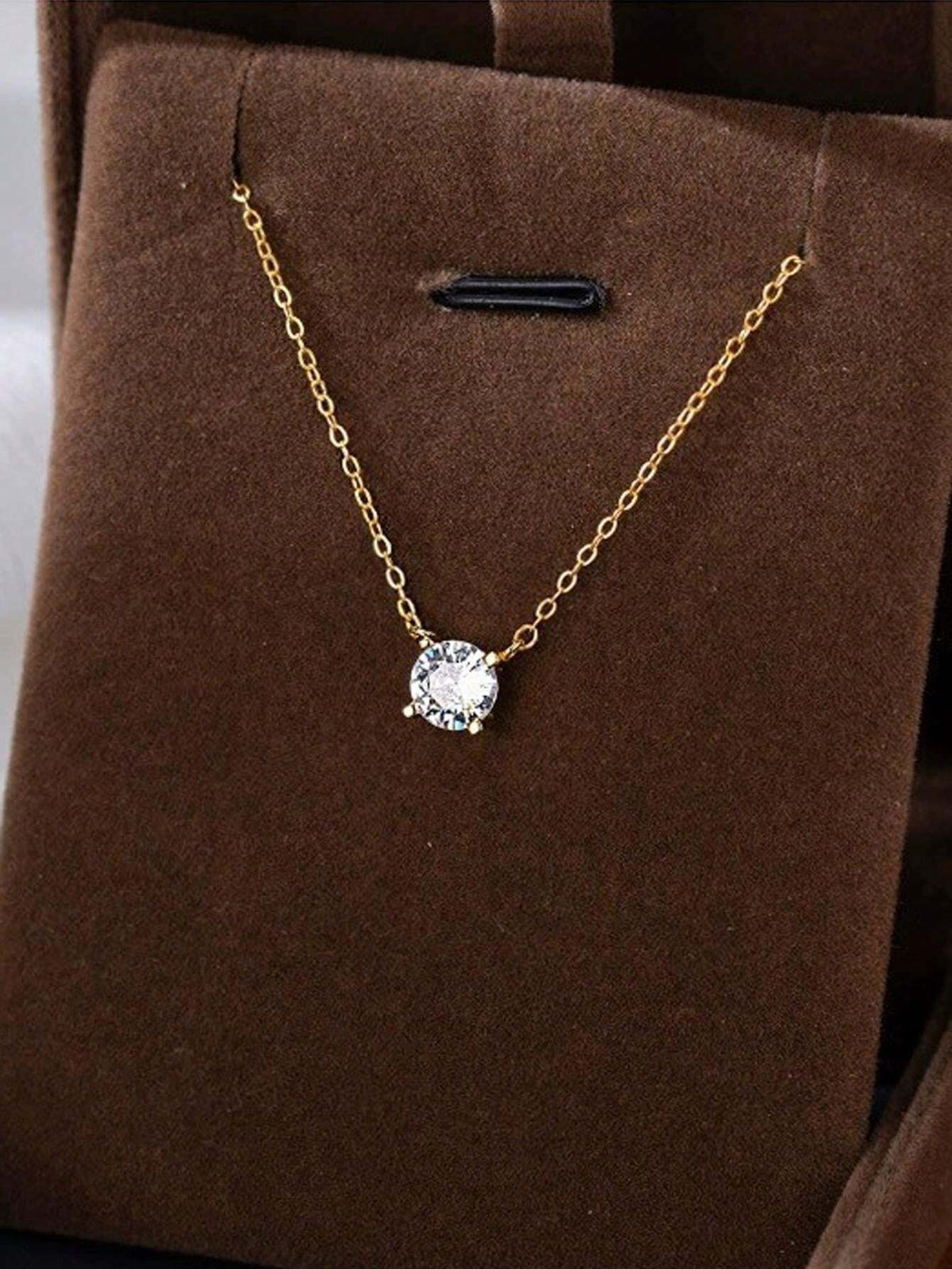 SHEIN قلادة بسيطة وأنيقة مزينة بمكعب زركونيا لامع
