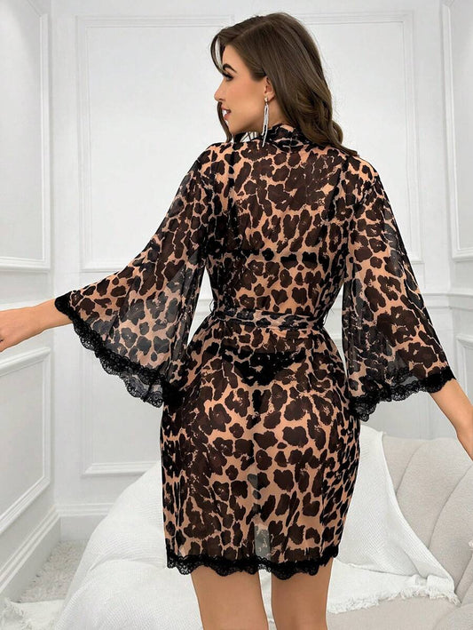 SHEIN رداء ليوبارد دانتيل مربوط