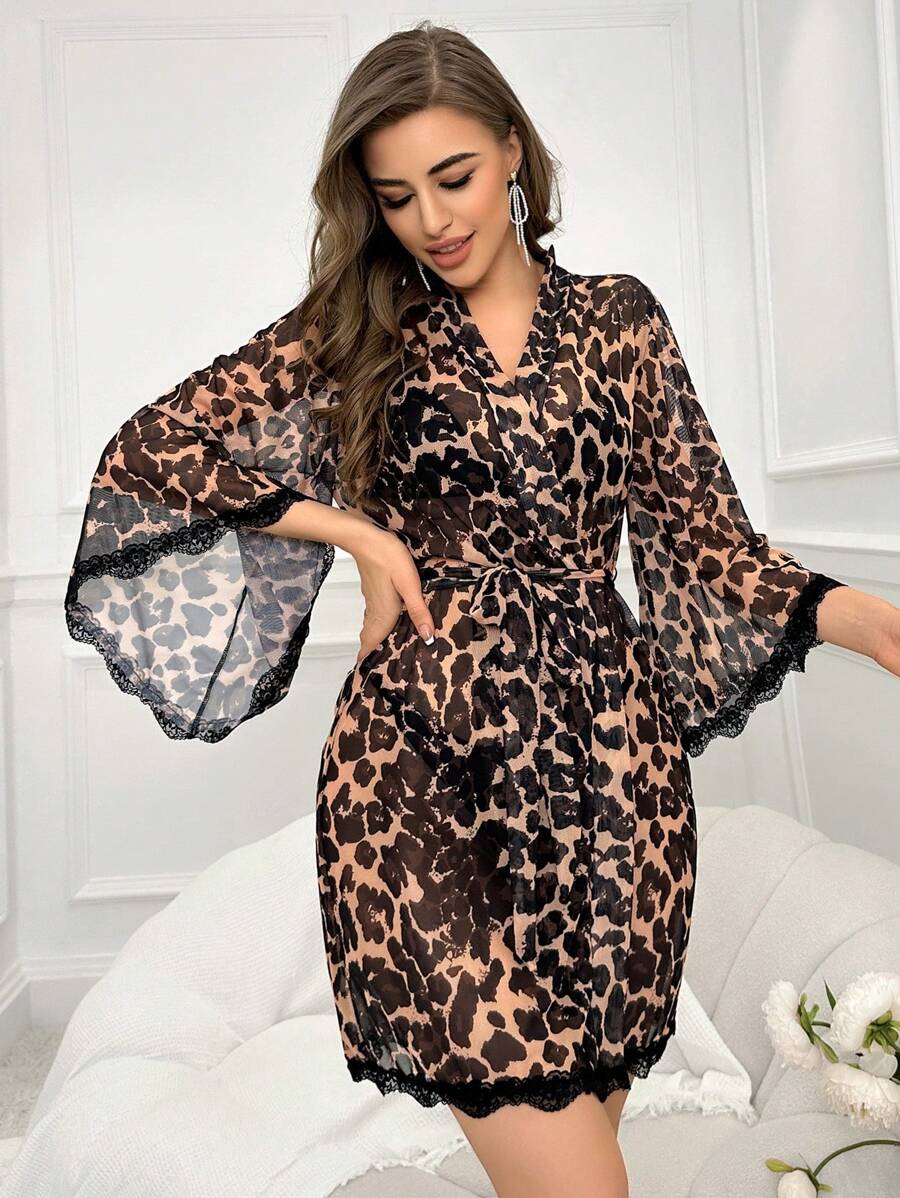 SHEIN رداء ليوبارد دانتيل مربوط