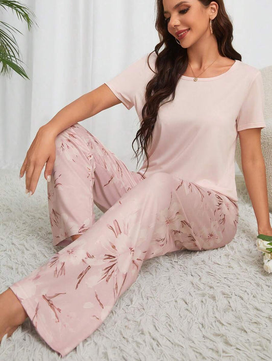 SHEIN Dream Adore طقم بيجامة بياقة دائرية وأكمام قصيرة وبنطال بطبعة زهور