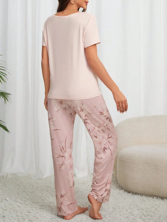 SHEIN Dream Adore طقم بيجامة بياقة دائرية وأكمام قصيرة وبنطال بطبعة زهور