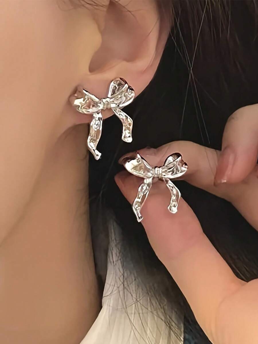 SHEIN ROMWE زوج أقراط فراشة أنيق وبسيط