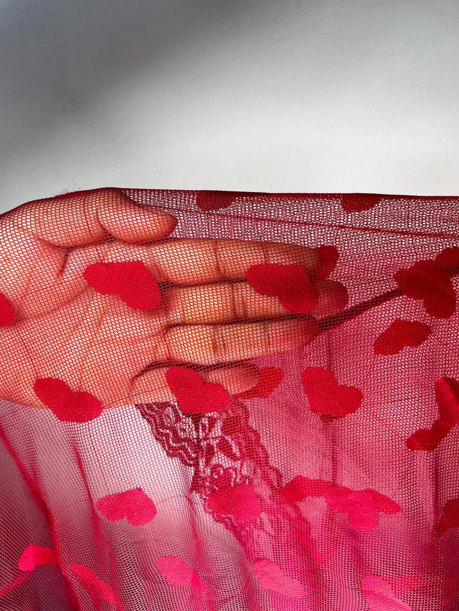 SHEIN طقم بيجامة توب كامي شبكي بشكل قلب مع بنطلون