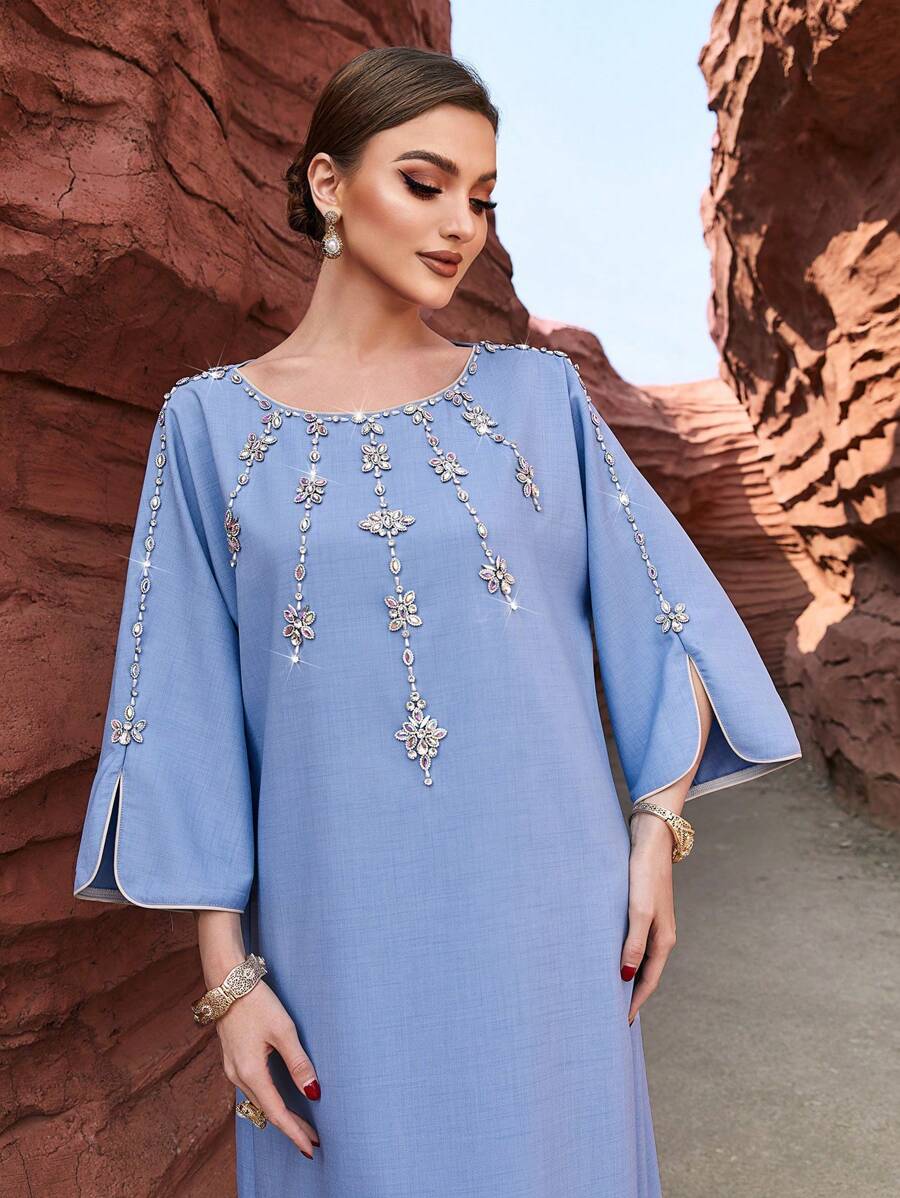 SHEIN Al Najma فستان ازرق طويل مطرز براين ستون