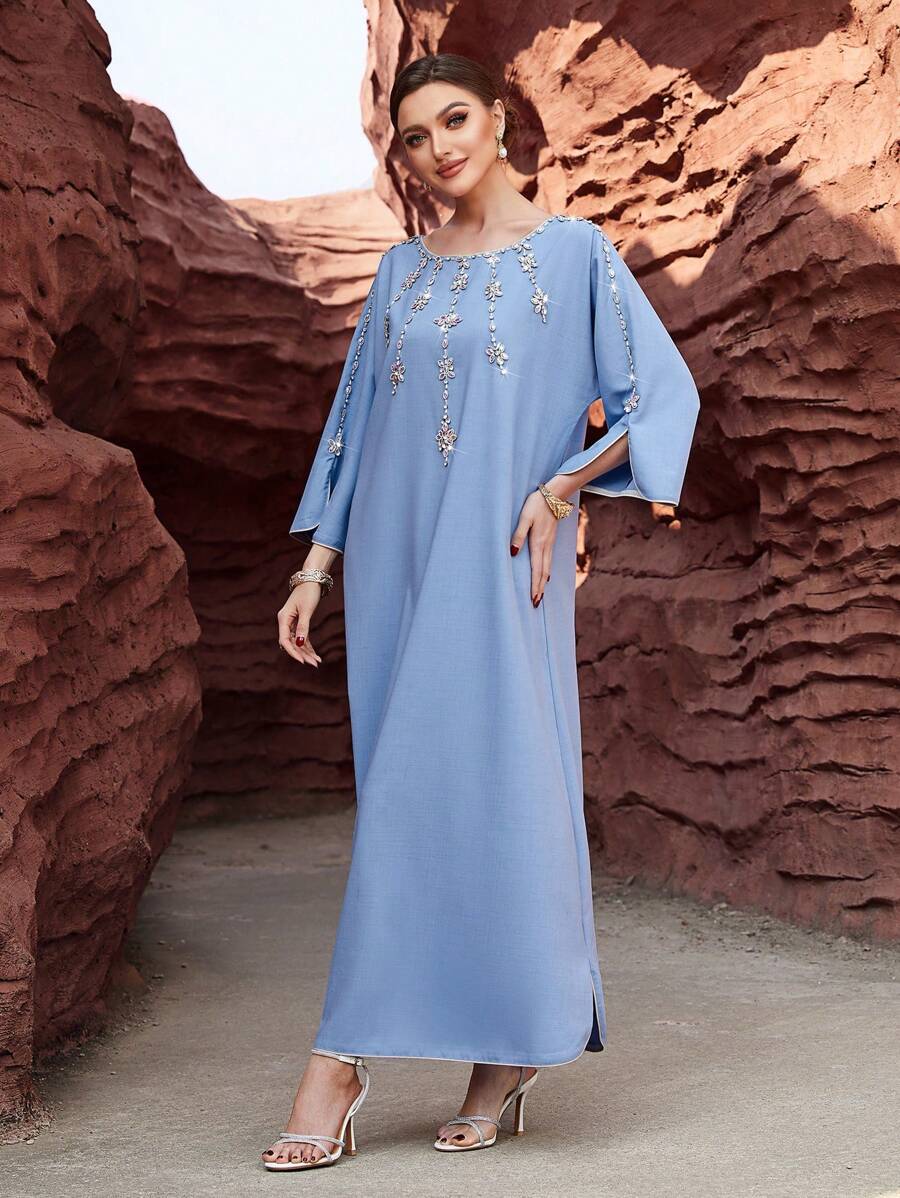SHEIN Al Najma فستان ازرق طويل مطرز براين ستون