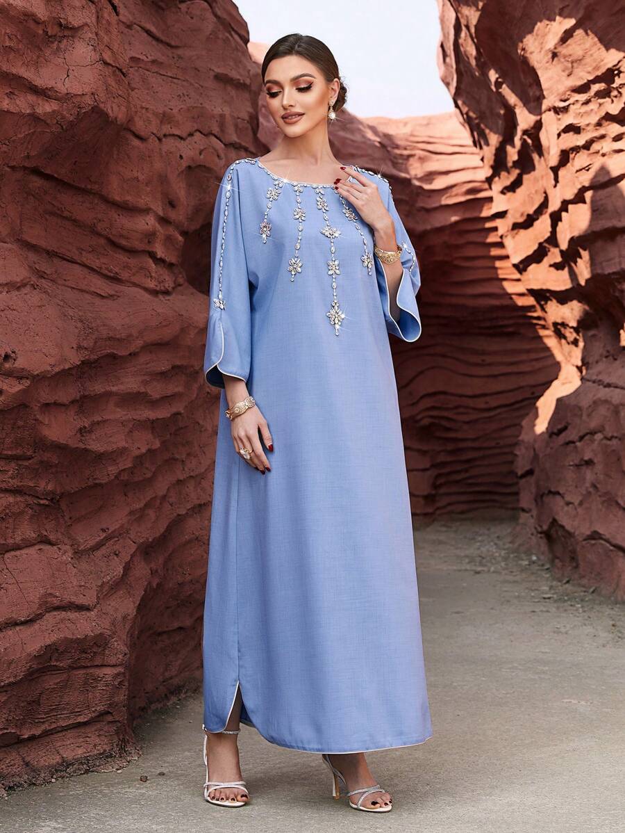 SHEIN Al Najma فستان ازرق طويل مطرز براين ستون