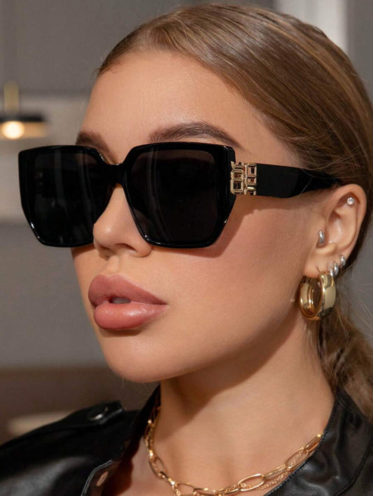 SHEIN نظارة شمس بإطار مربع كبير من البلاستيك بلون أسود