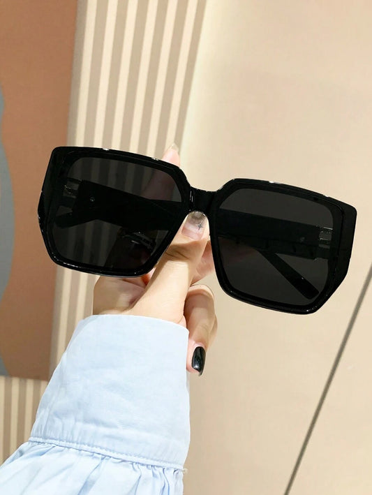 SHEIN نظارة شمس بإطار مربع كبير من البلاستيك بلون أسود