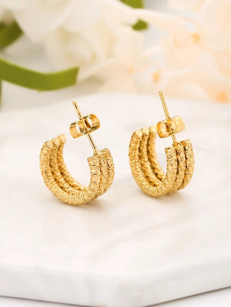 SHEIN اقراط حلقية بتصميم ناعم
