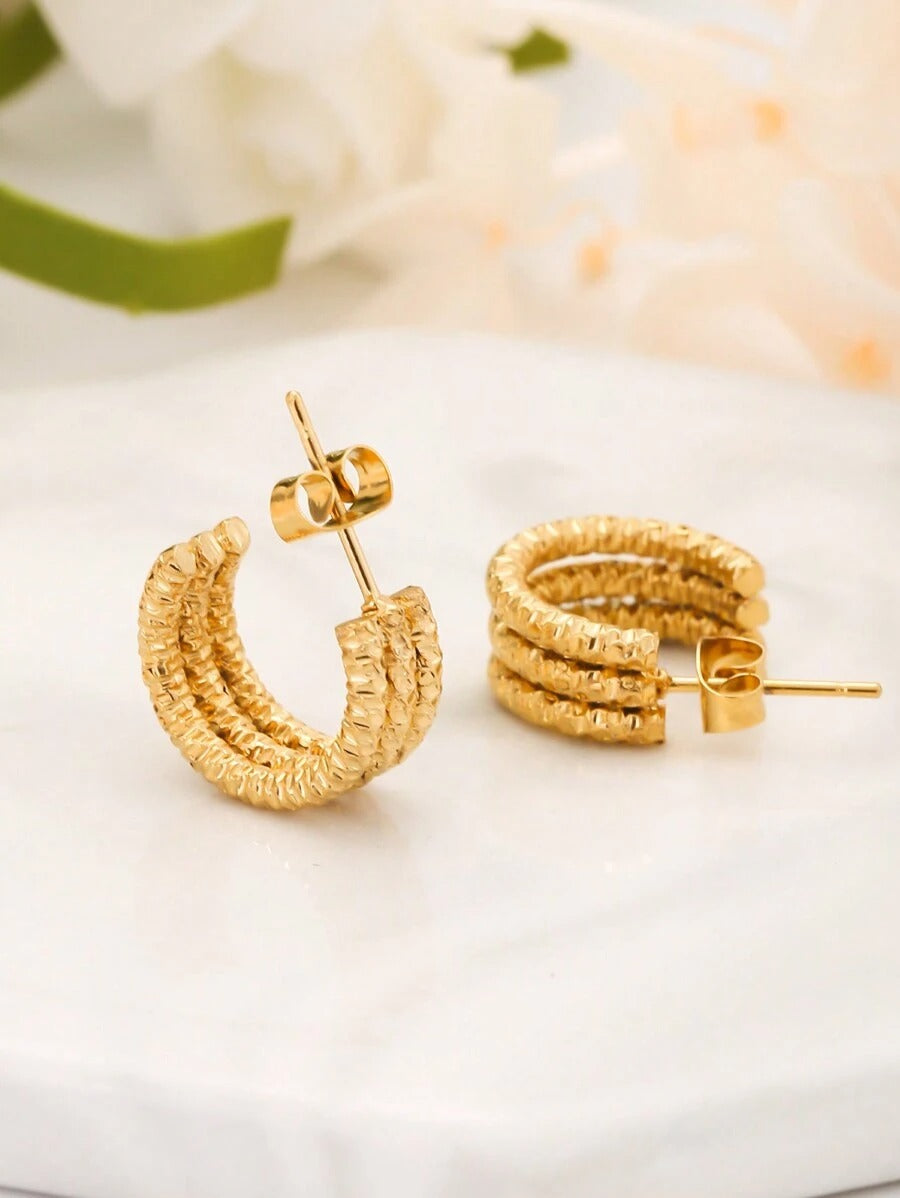 SHEIN اقراط حلقية بتصميم ناعم