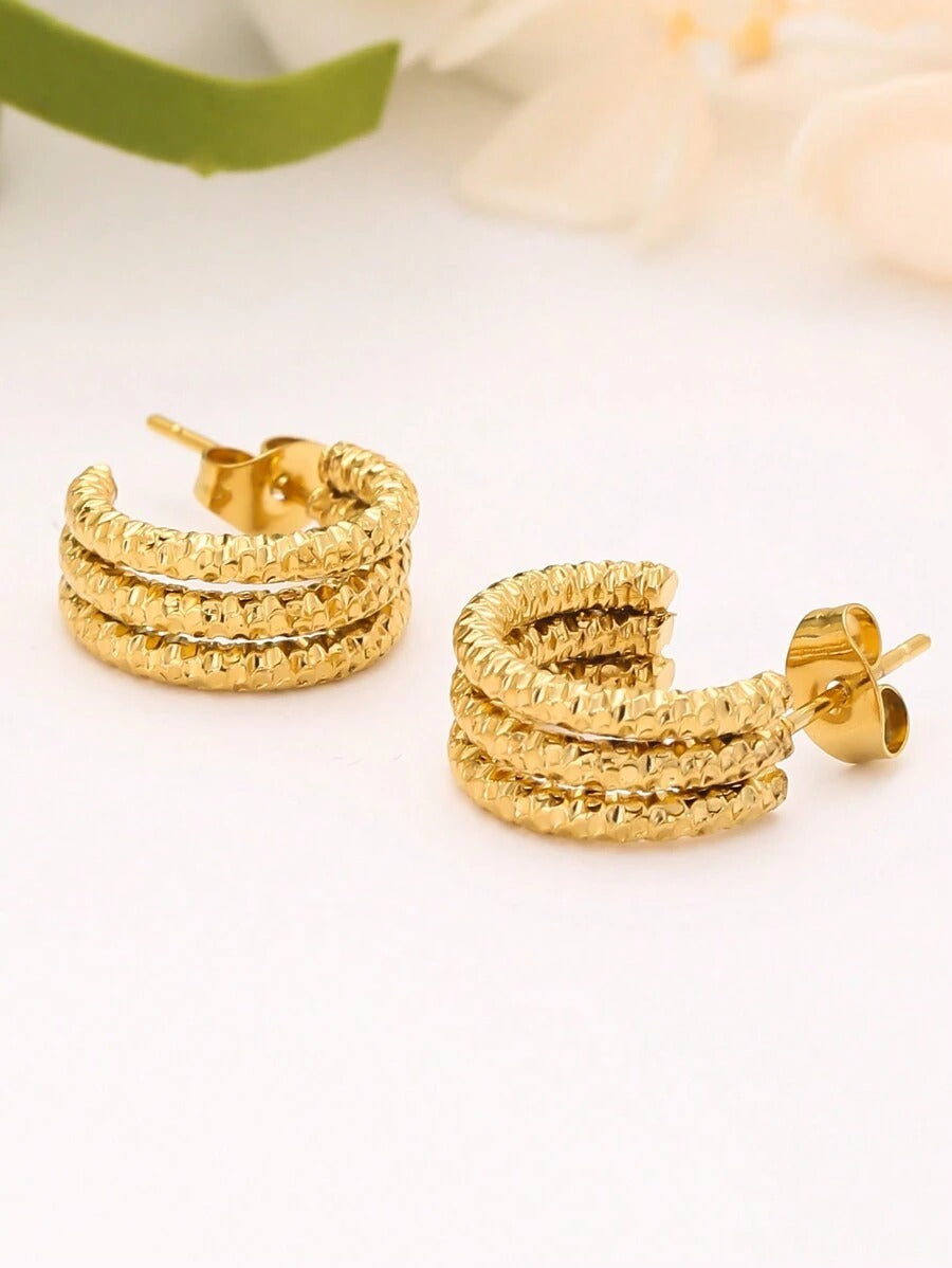 SHEIN اقراط حلقية بتصميم ناعم
