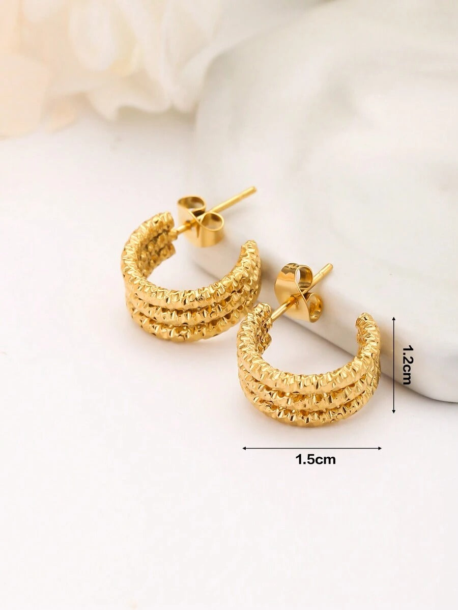SHEIN اقراط حلقية بتصميم ناعم