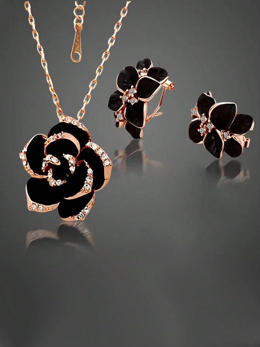 SHEIN عقد وأقراط بتصميم ورد أنيق