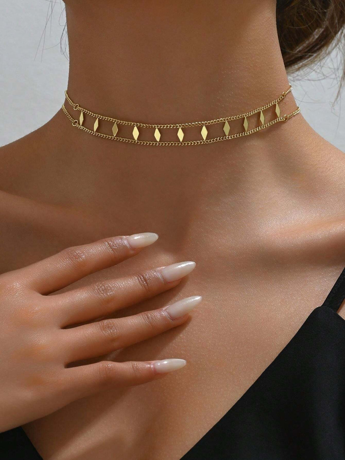 SHEIN CAMBRIAN قلادة شوكر مزدوجة بتصميم أنيق وعصري
