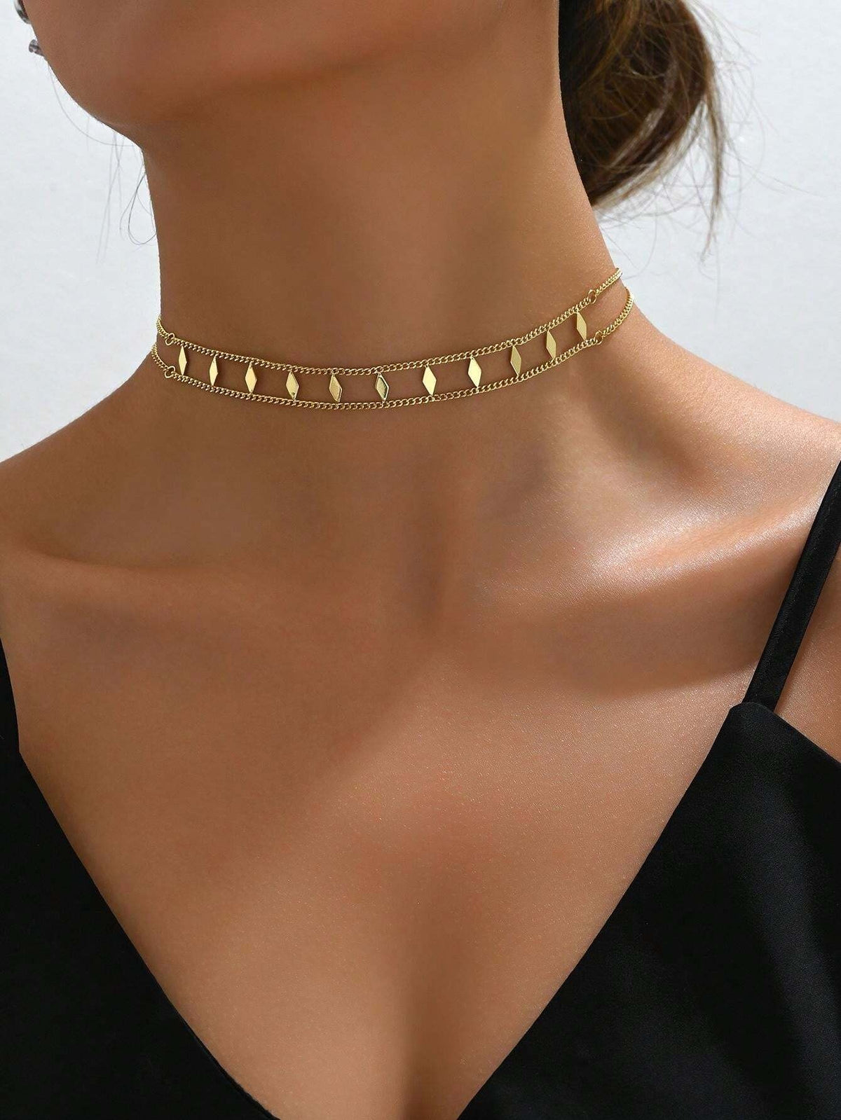 SHEIN CAMBRIAN قلادة شوكر مزدوجة بتصميم أنيق وعصري