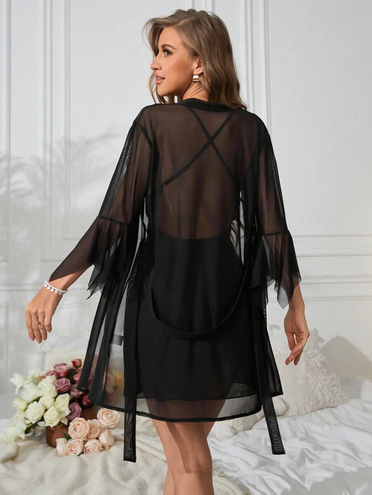 SHEIN طقم بيجامة اسود مع تفاصيل شبك ودانتيل