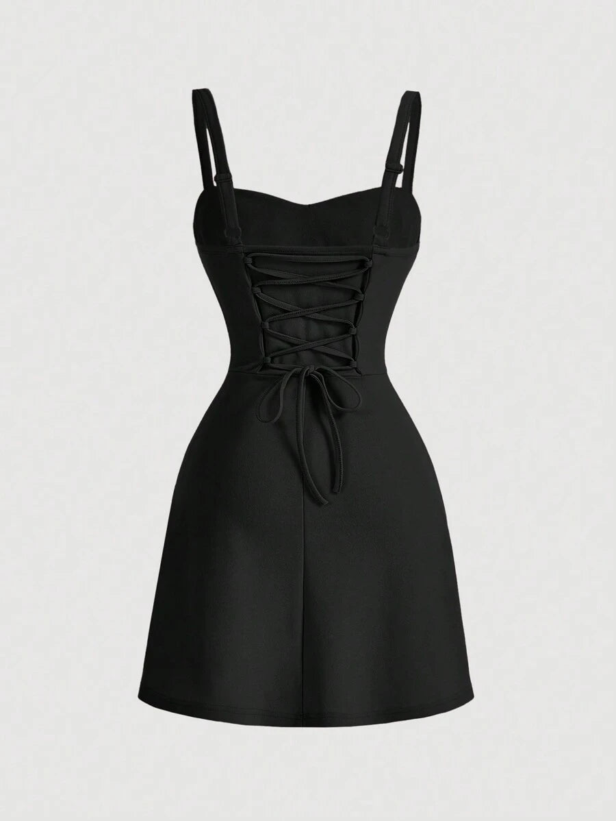 SHEIN MOD فستان أسود قصير بدون أكمام بربطة خصر وطيات