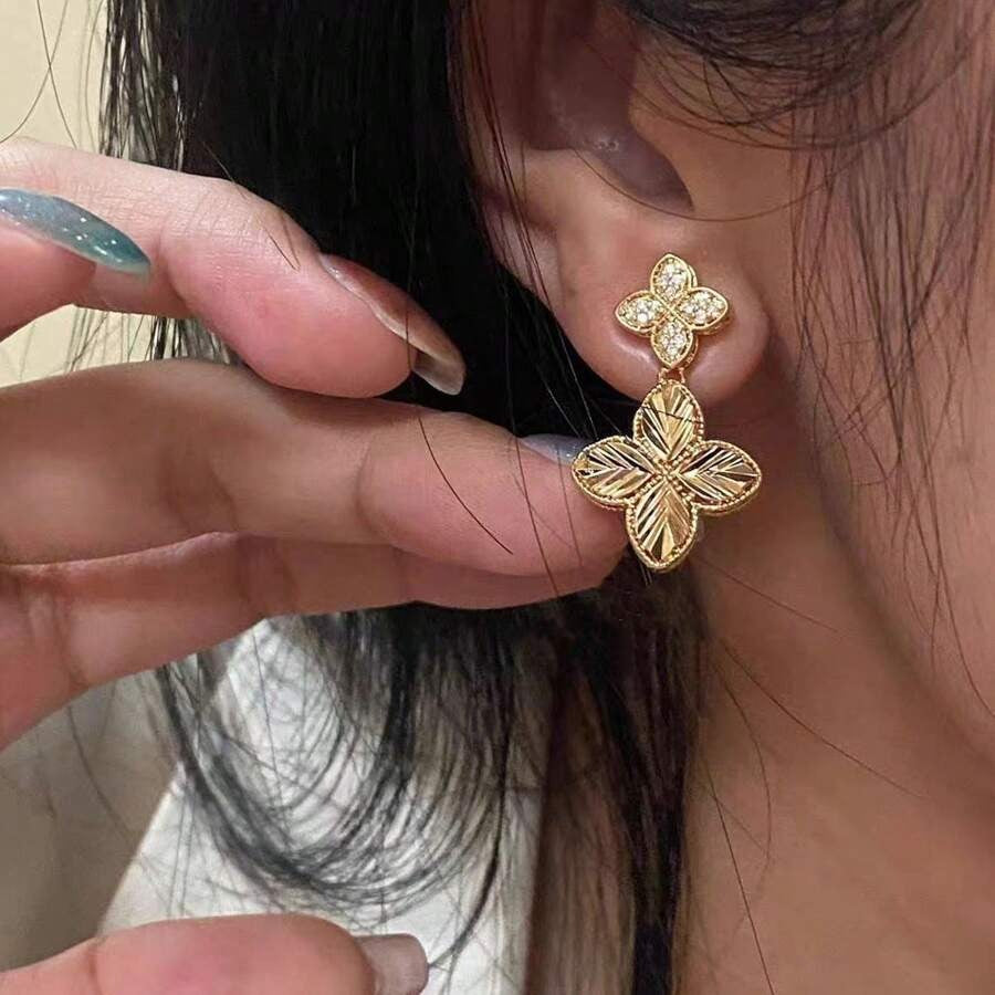 SHEIN زوج أقراط مزهرة بطراز فرنسي بسيط
