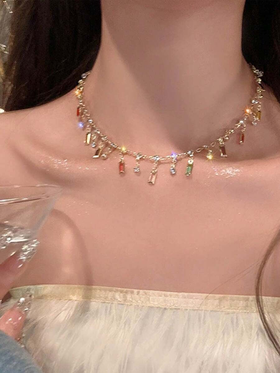 SHEIN قلادة بفصوص بلورية ملونة لامعة